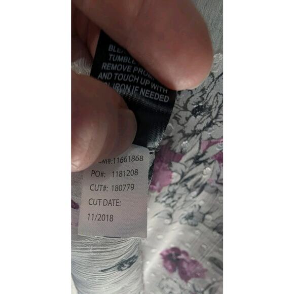 Torrid Women's Harper White Floral Clip Dot Blouse Sz 3X Whimsical Semi Sheer - Picture 9 of 9